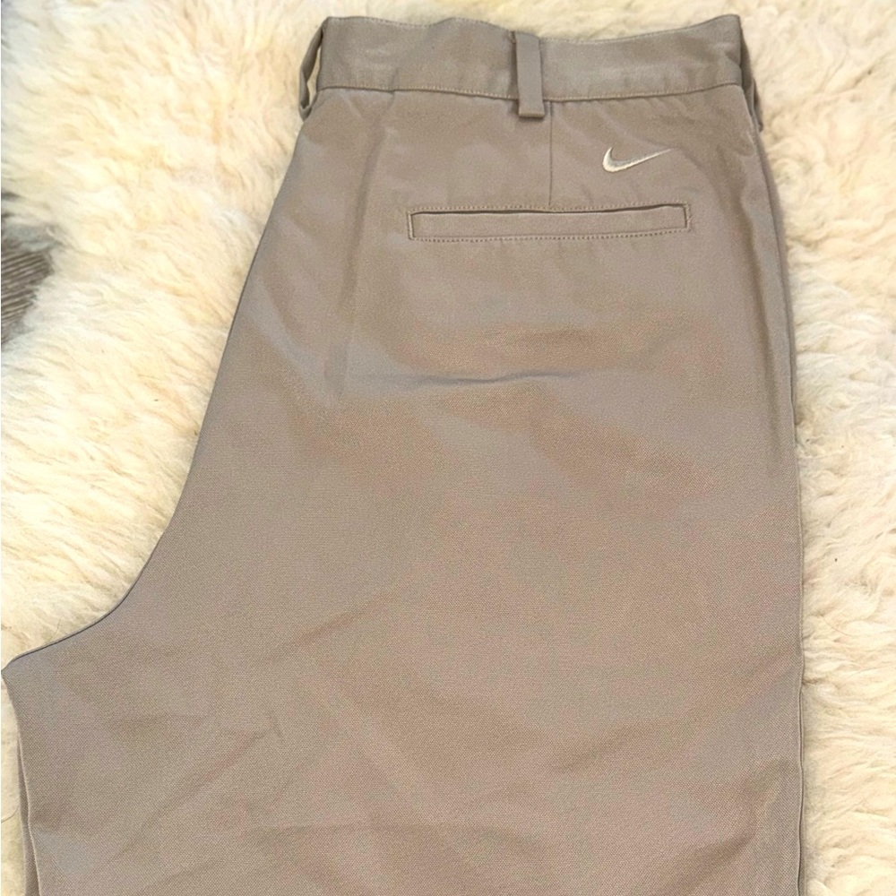 Like New Mens Nike Golf Shorts M 34 Waist
